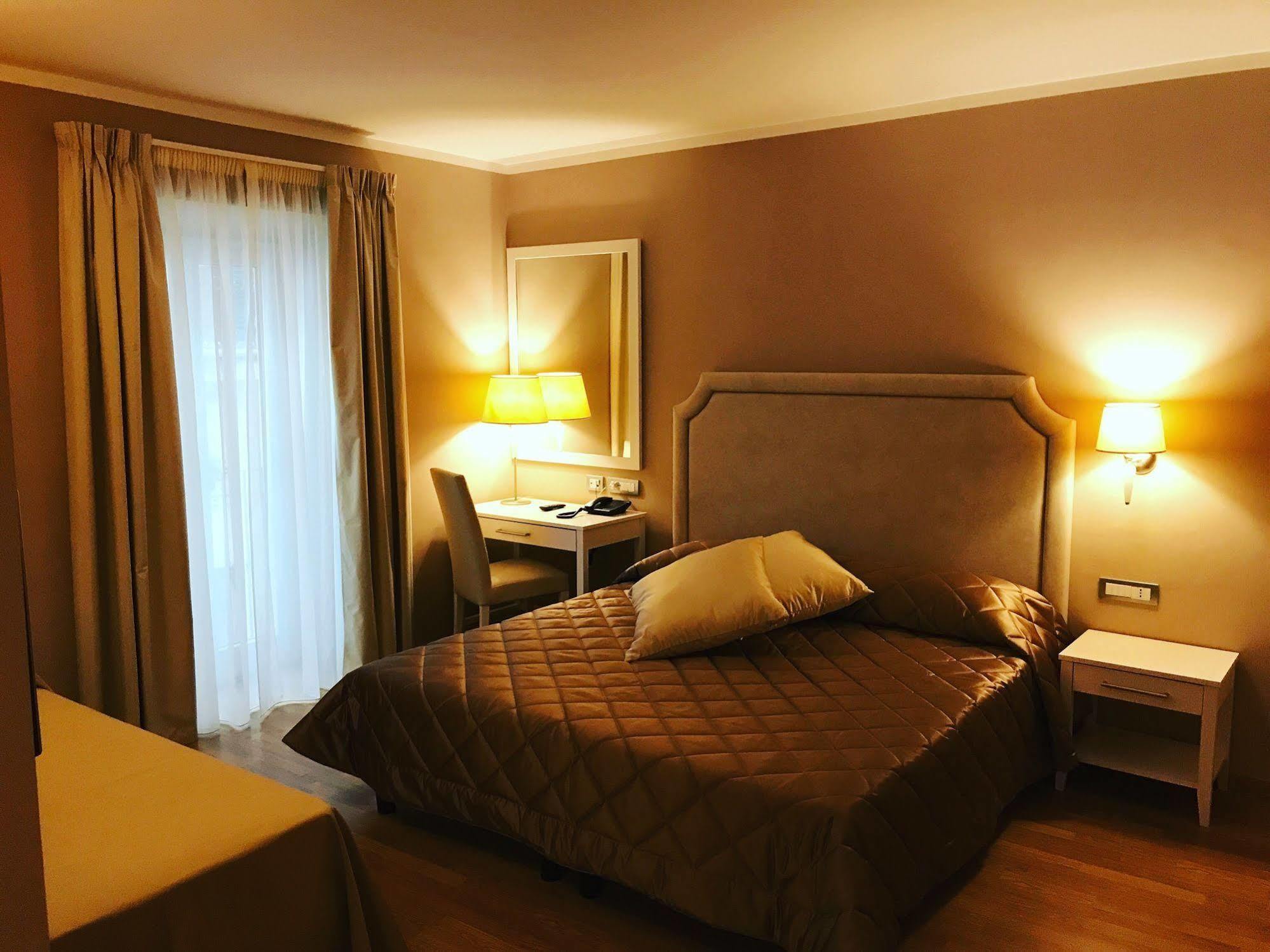 Hotel Centrale Olbia Ngoại thất bức ảnh